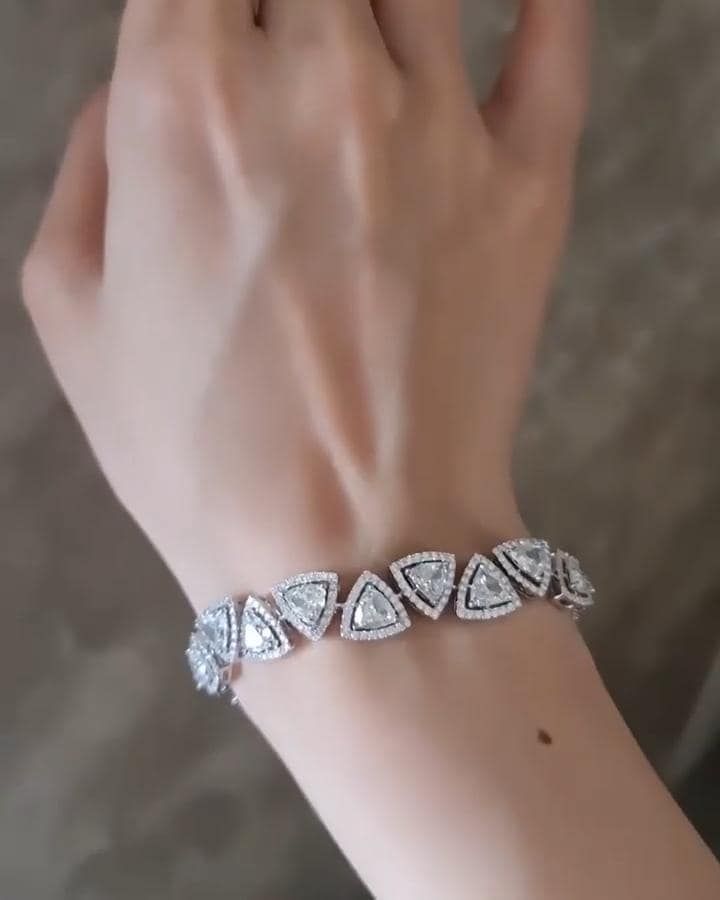 Véskara Diamond Bracelets