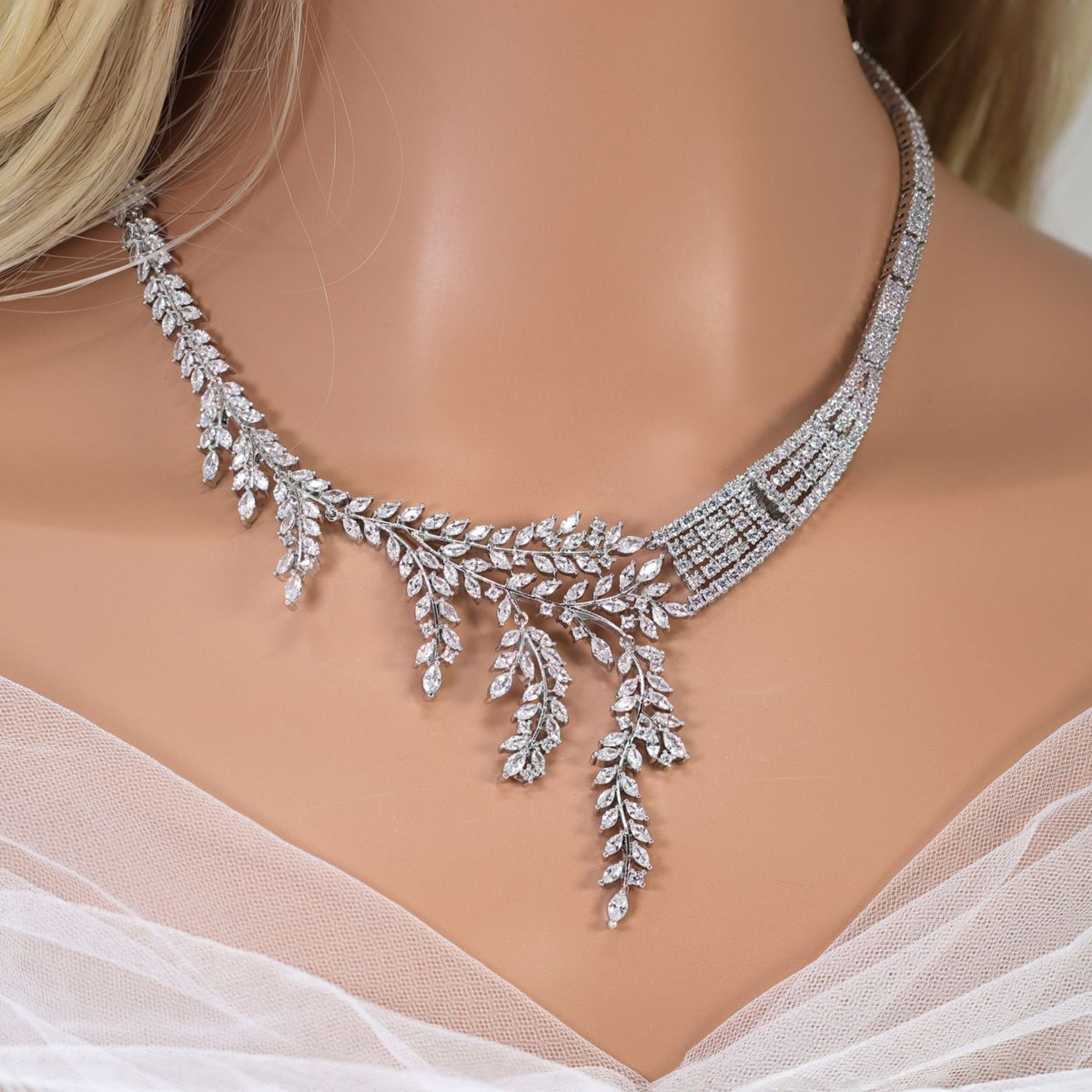 Véskara Diamond Neckpiece