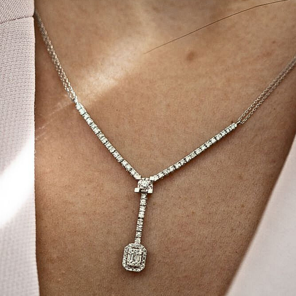 Véskara Emerald Halo Diamond Lariat Necklace