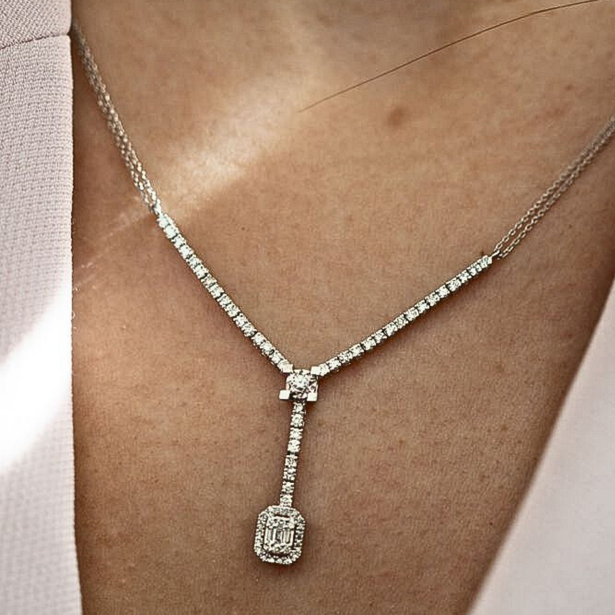 Véskara Emerald Halo Diamond Lariat Necklace