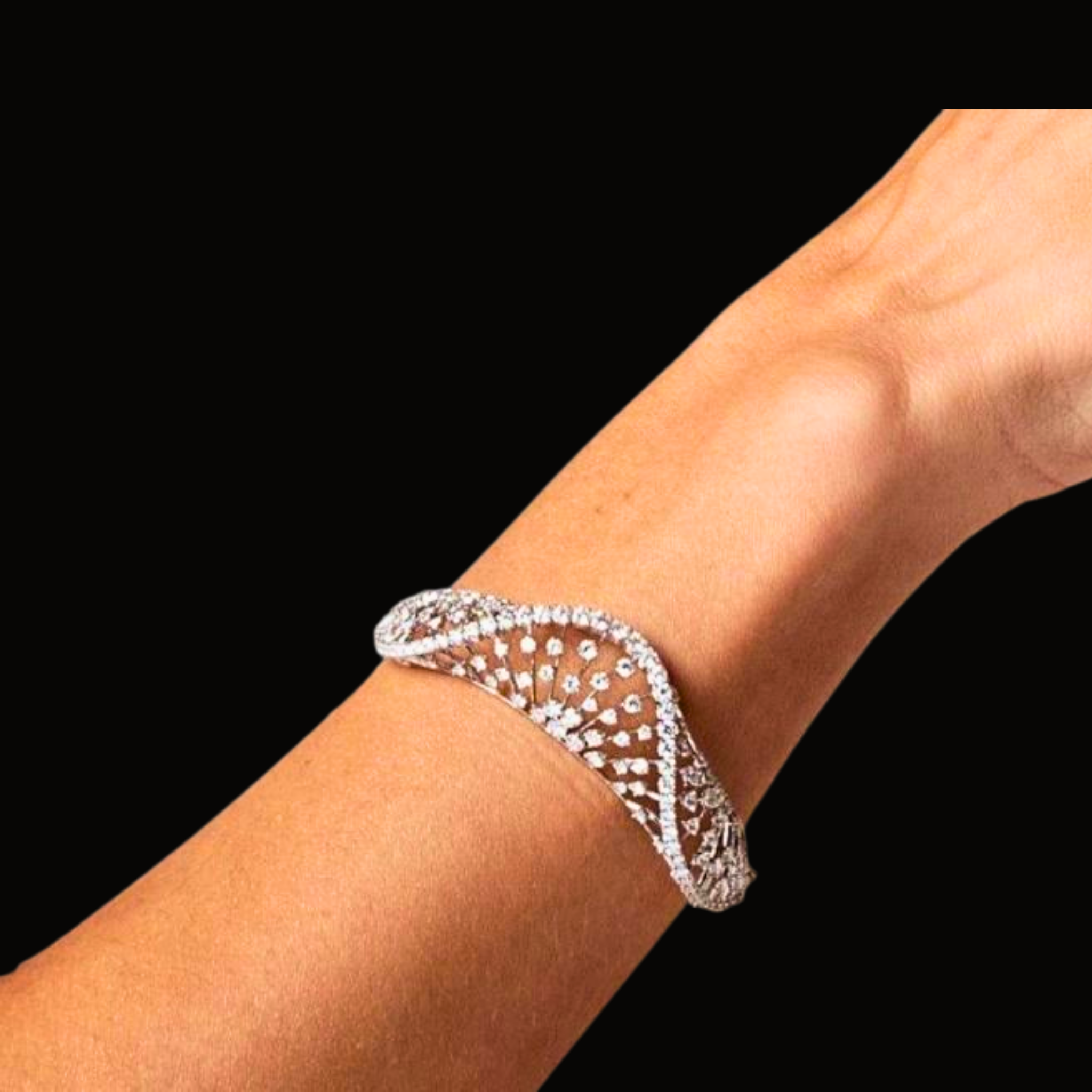 Véskara Celestial Wave Diamond Bracelet