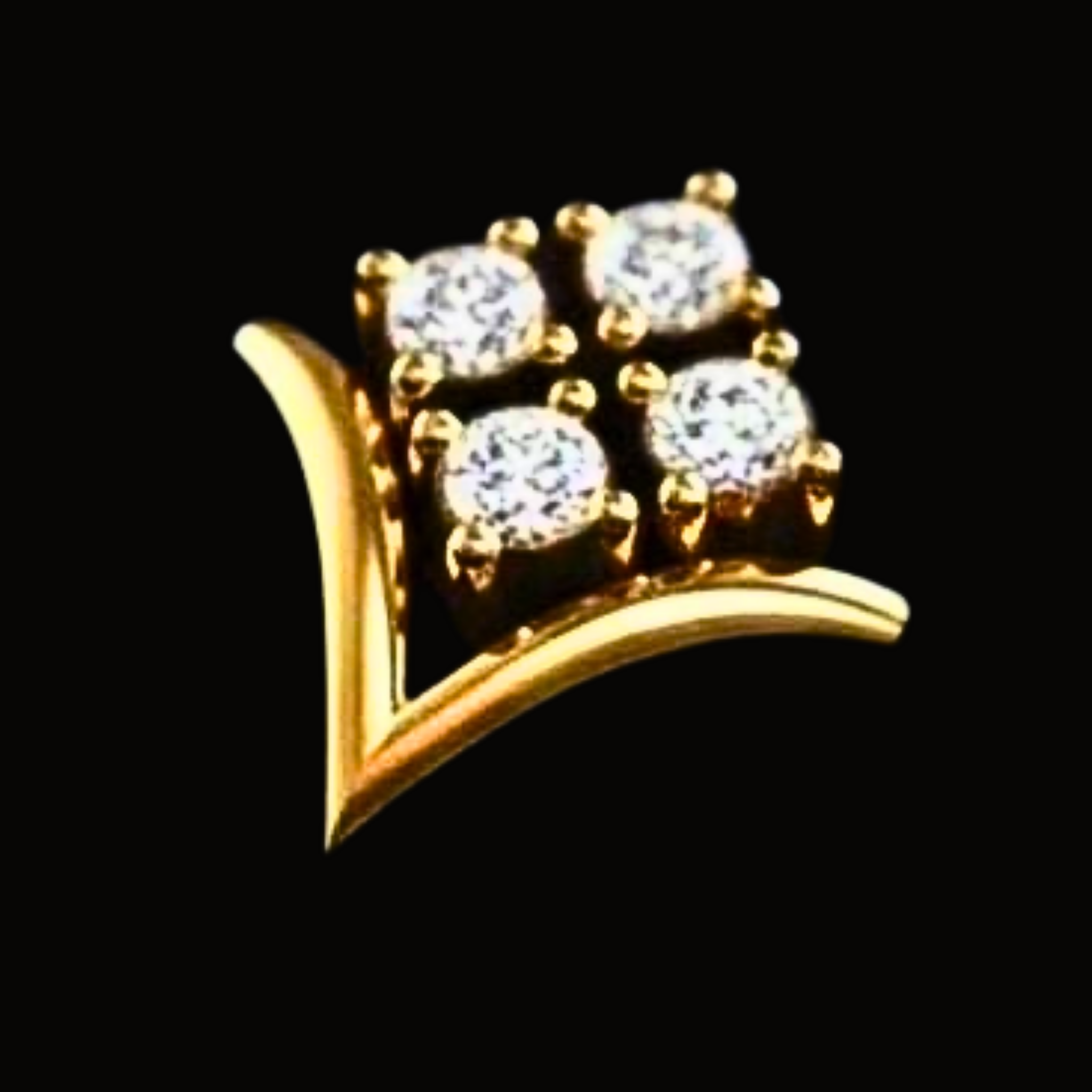 Véskara Petal Glow Diamond Stud Earrings