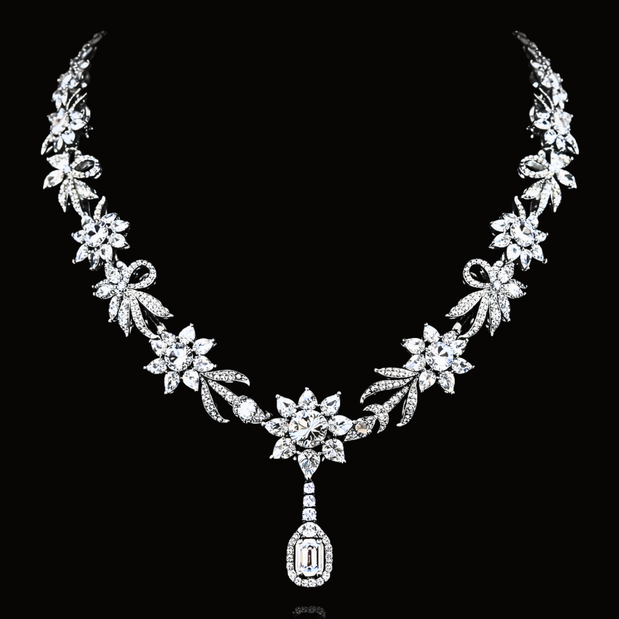 Véskara Floral Diamond Statement Necklace
