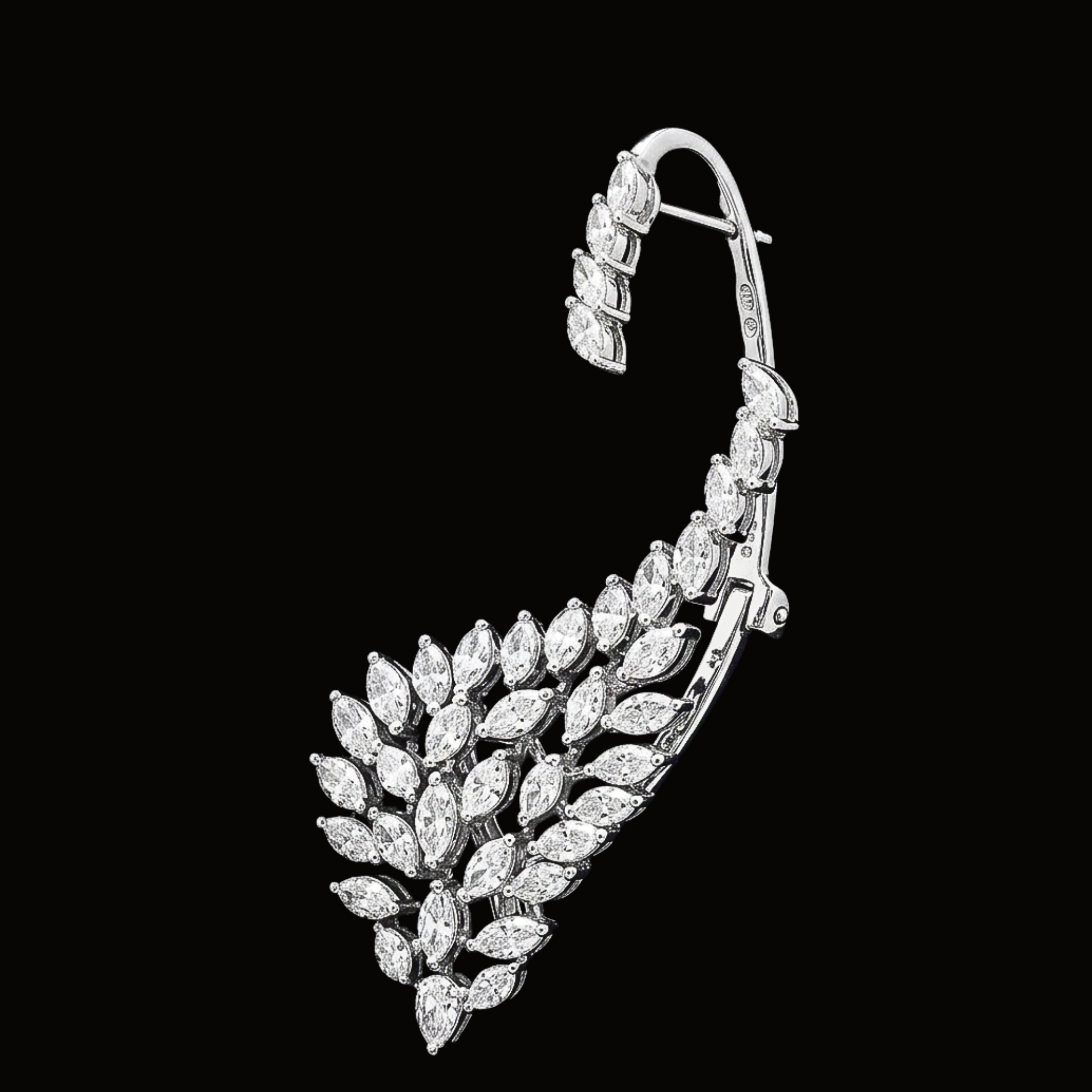 Véskara Laurel Marquise Diamond Ear Cuff