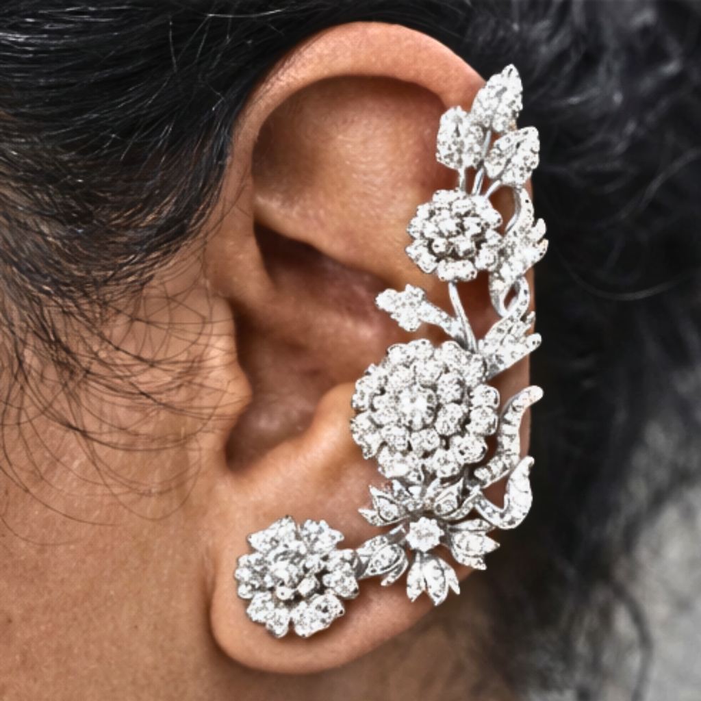 Véskara Jardin Diamond Ear Cuff