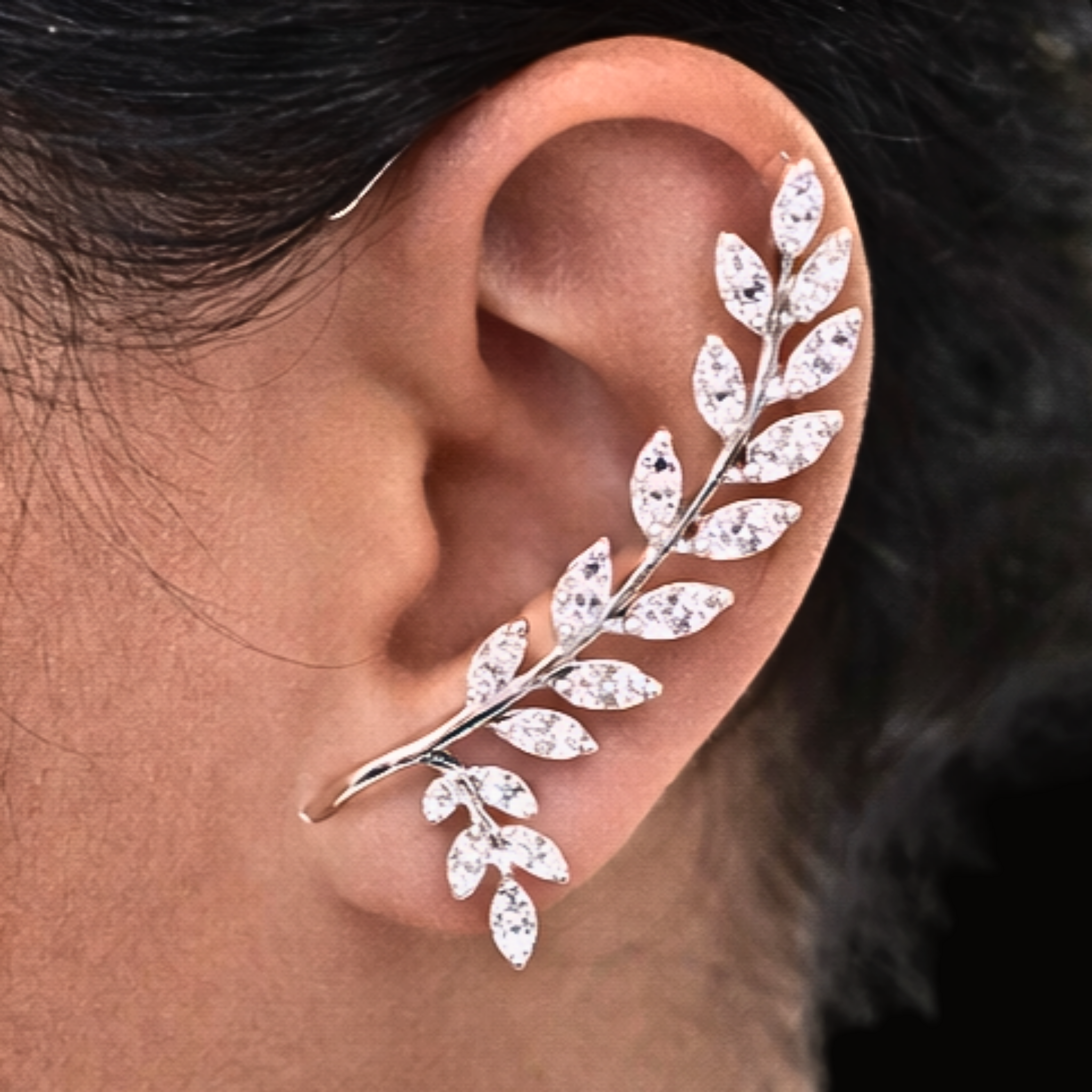 Véskara Laurel Diamond Ear Climber