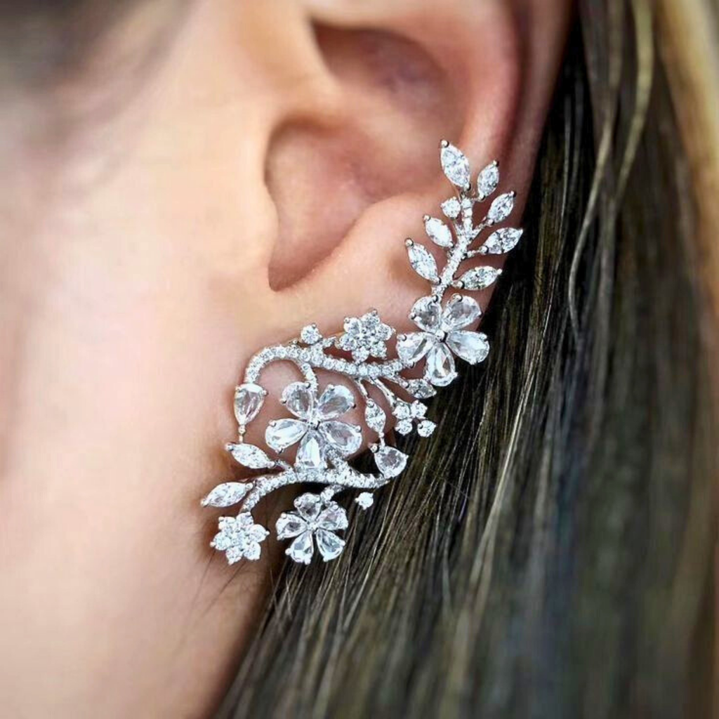 Véskara Fiora Diamond Floral Ear Cuff
