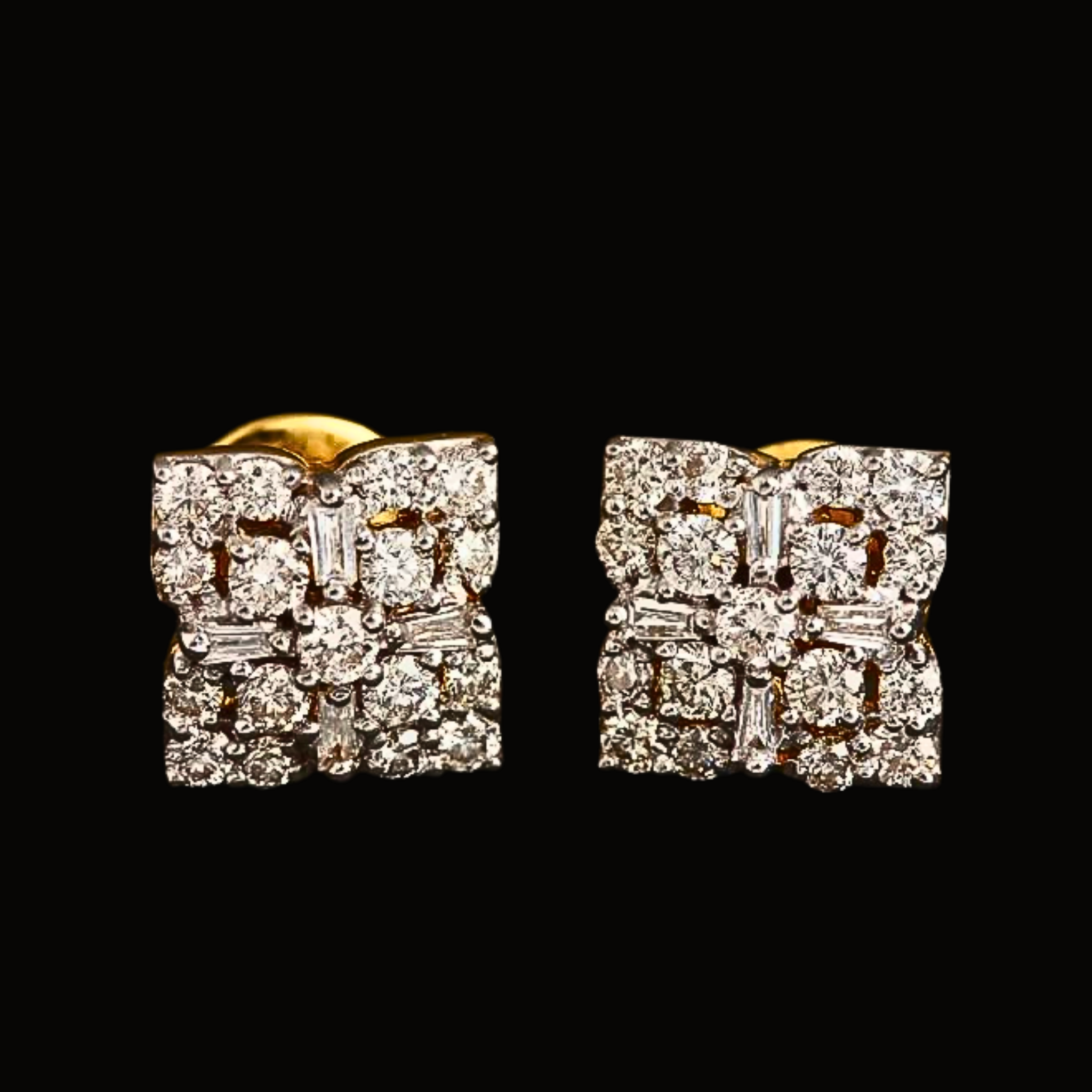 Véskara Lumière Diamond Cluster Stud Earrings