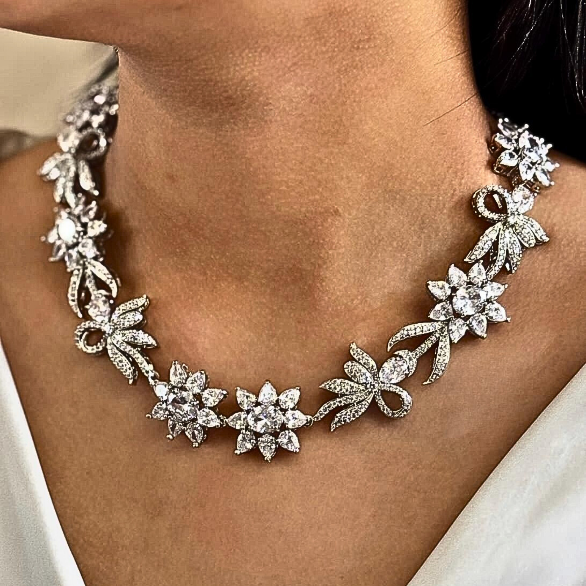 Véskara Floral Diamond Statement Necklace