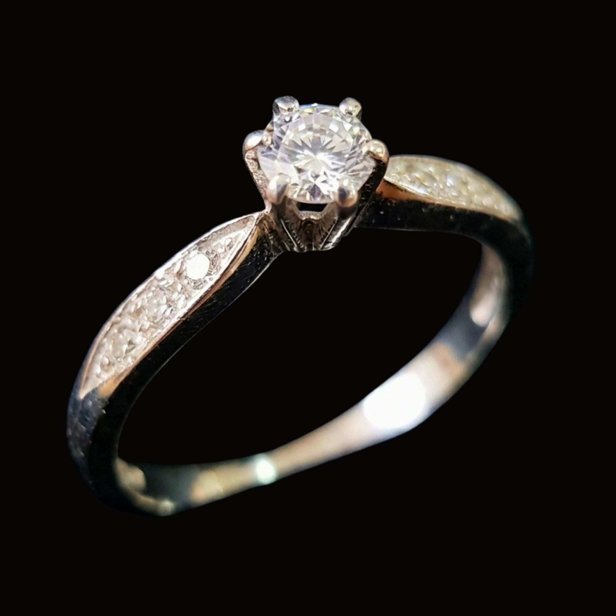 Véskara Textured Diamond Stackable Ring – Modern Pavé Stacking Band